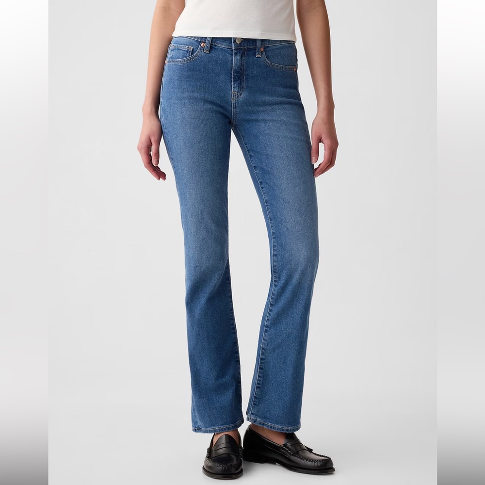 NWT - GAP - Mid Rise Baby Boot Jeans - Size 31/12 - Picture 2 of 11